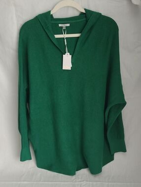 NWT Vila Milano Very Green V-Neck Hooded Sweater